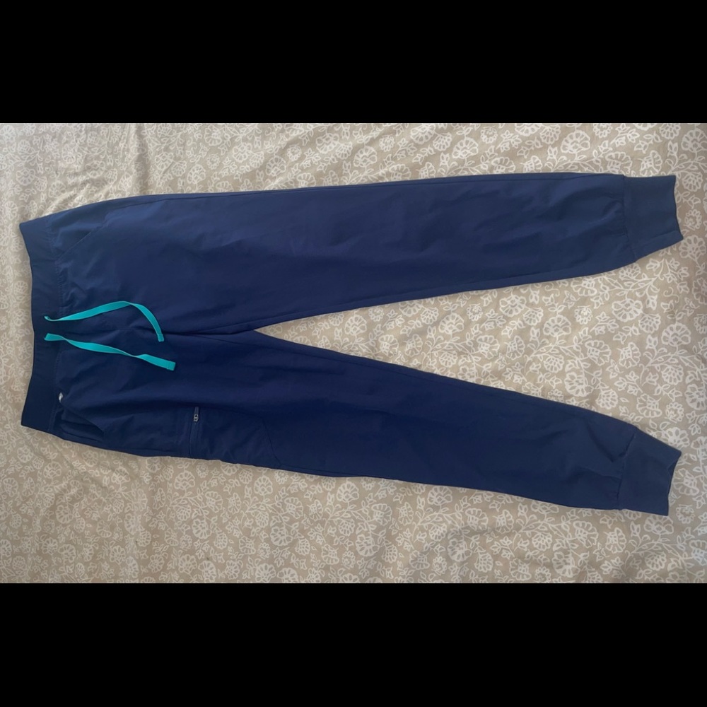 Fig navy high waisted jogger scrub pant!